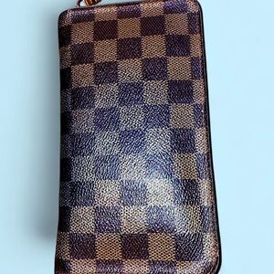 Authentic Louis Vuitton Zippy Wallet in Damier Ebene Canvas
